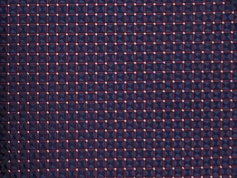 Navy & maroon geometric patterned tie and pocket square set - Image 3